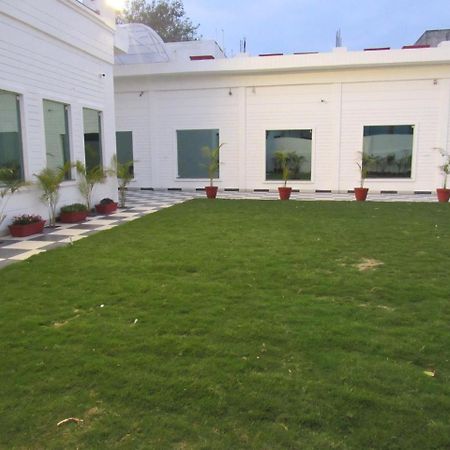 The English Garden Mohali Eksteriør bilde